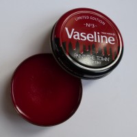 Budget Beauties: Vaseline Lip Therapy